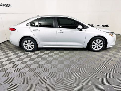 Used 2025 Toyota Corolla LE image 2