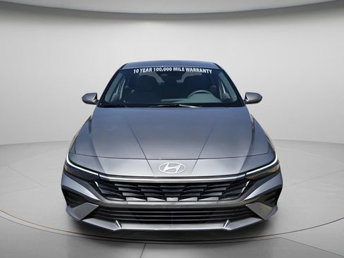 Certified 2026 Hyundai Elantra SE w/ Cargo Package FWD image 4