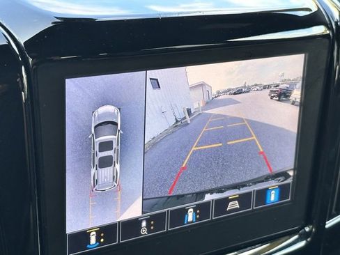 Used 2023 Chevrolet Traverse RS image 12