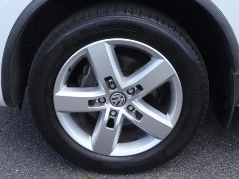 Used 2013 Volkswagen Touareg TDI AWD/4WD image 40