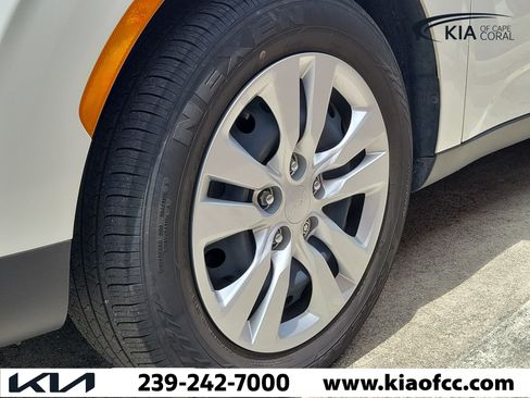 Used 2025 Kia Soul LX FWD image 5