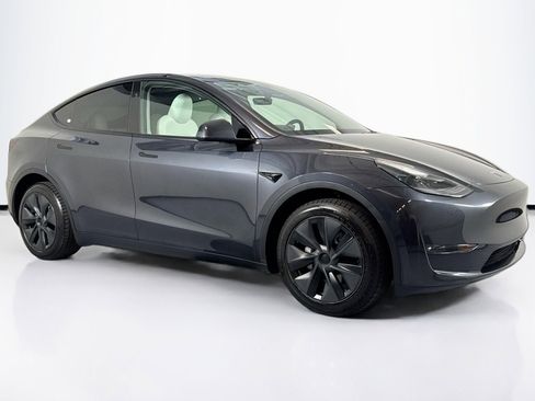 Used 2025 Tesla Model Y Long Range AWD/4WD image 3