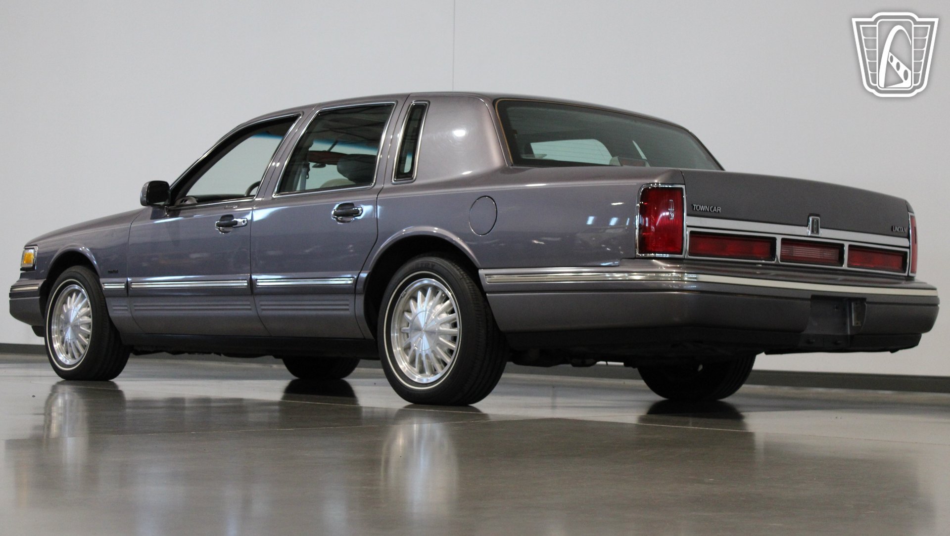 Used 1996 Lincoln Town Car Signature RWD image 35
