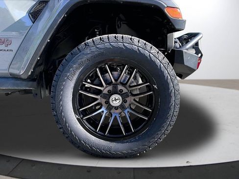 Used 2023 Jeep Wrangler Unlimited Rubicon w/ LED Lighting Group AWD/4WD image 33