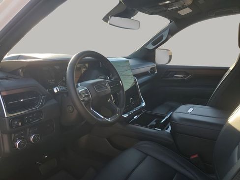 Used 2025 GMC Yukon Denali image 30