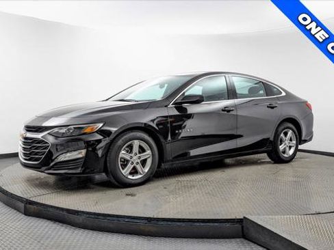 Used 2024 Chevrolet Malibu LT image 2