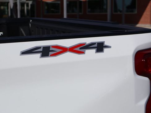 Used 2024 Chevrolet Silverado 1500 LT image 3