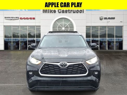 Used 2024 Toyota Highlander XLE image 2