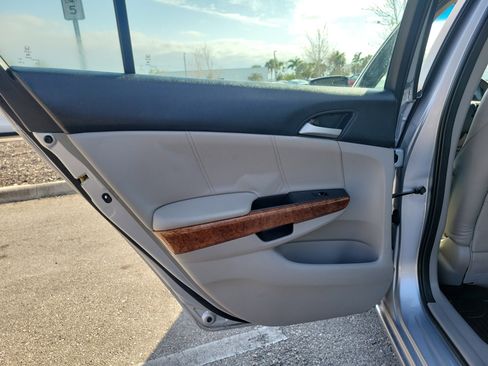 Used 2011 Honda Accord EX-L image 13