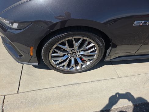 Used 2024 Ford Mustang GT Premium image 9