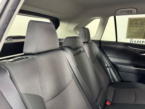 Used 2025 Toyota RAV4 XLE image 27