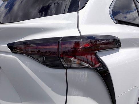 Certified 2025 Toyota Sienna LE FWD image 27