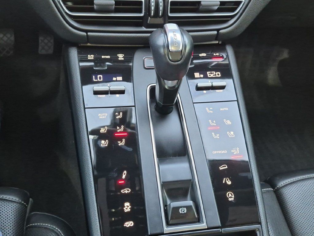 Used 2023 Porsche Macan Turbo AWD/4WD image 24