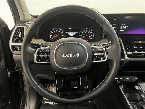 Used 2023 Kia Sorento EX w/ Panoramic Sunroof Package image 18