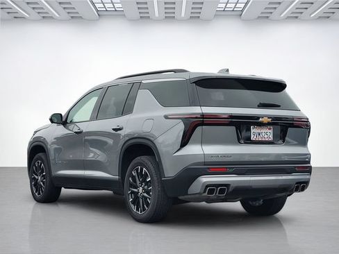 Used 2025 Chevrolet Traverse LT w/ Sun and Wheel Package FWD image 6
