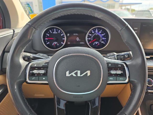 Used 2024 Kia Carnival LX FWD image 19