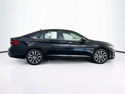 Used 2025 Volkswagen Jetta SE FWD image 10