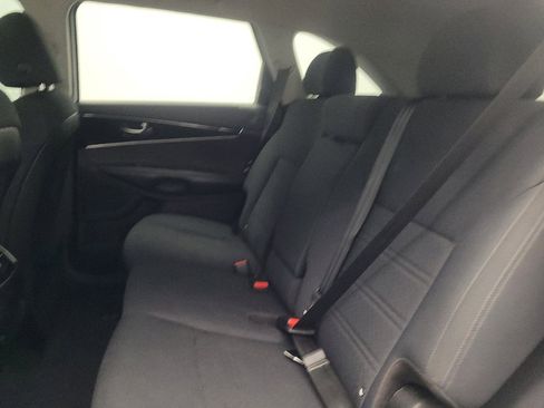 Used 2019 Kia Sorento FWD V6 image 18