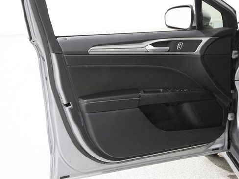 Used 2020 Ford Fusion SE image 5