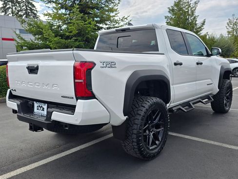 Used 2024 Toyota Tacoma TRD Off-Road w/ TRD Off Road Upgrade Package image 4