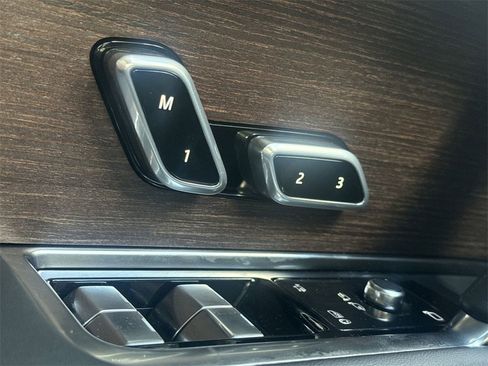 Used 2023 Land Rover Range Rover SE image 20