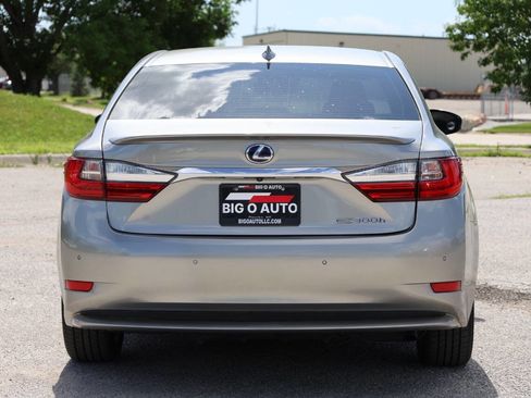 Used 2018 Lexus ES 300h w/ Navigation Package image 10