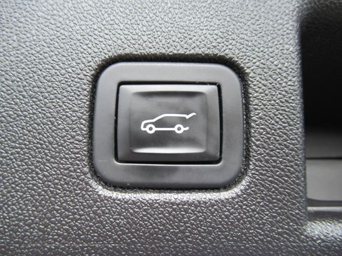 Used 2018 Chevrolet Equinox Premier FWD image 38