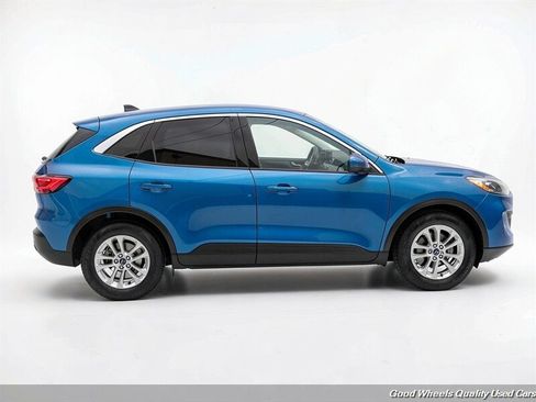 Used 2021 Ford Escape SE w/ Cold Weather Package FWD image 4