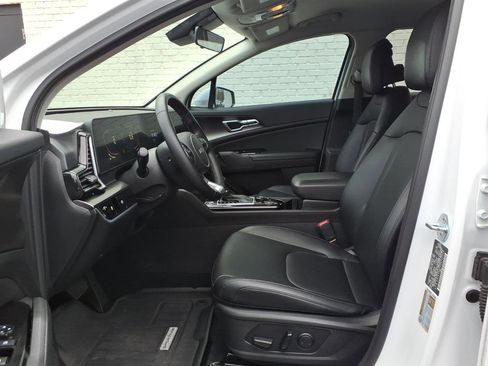 Used 2024 Kia Sportage EX image 12