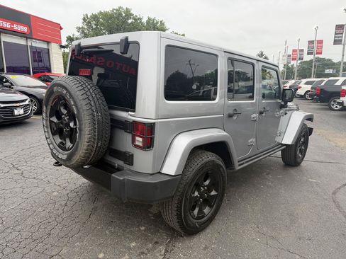 Used 2015 Jeep Wrangler Unlimited Sahara AWD/4WD image 7