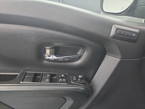 Used 2019 Nissan Titan SL w/ Midnight Edition image 25