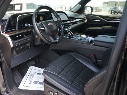 Used 2023 Cadillac Escalade Sport Platinum w/ LPO, ONYX Package AWD/4WD image 8
