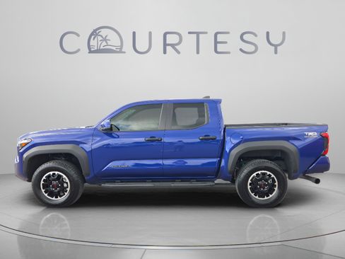 Certified 2025 Toyota Tacoma TRD Off-Road AWD/4WD image 2