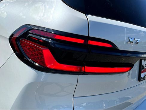 Used 2025 BMW X7 M60i image 28