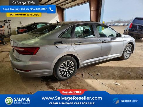 Used 2020 Volkswagen Jetta SE w/ SE Cold Weather Package image 4