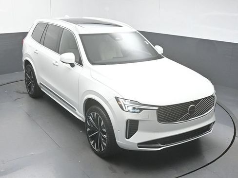 New 2026 Volvo XC90 T8 Plus w/ Protection Package Premier AWD/4WD image 43