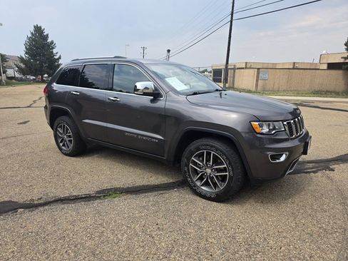 Used 2017 Jeep Grand Cherokee Limited AWD/4WD image 10