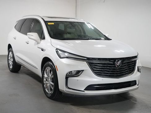 Used 2022 Buick Enclave Premium w/ Experience Buick Package FWD image 3