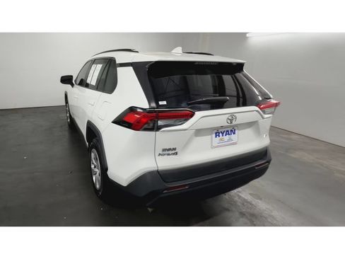 Used 2020 Toyota RAV4 LE FWD image 7