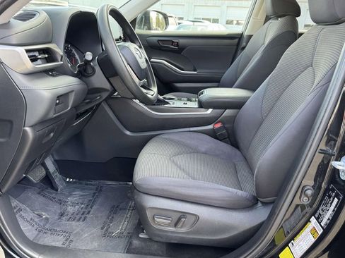 Used 2022 Toyota Highlander L image 21