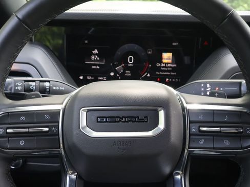 Used 2025 GMC Yukon Denali AWD/4WD image 28