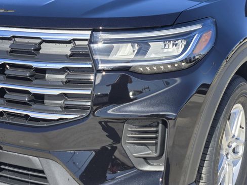 New 2026 Ford Explorer Active RWD image 10
