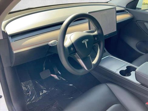 Used 2021 Tesla Model Y Long Range image 10