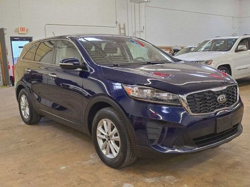 Used 2020 Kia Sorento LX image 2