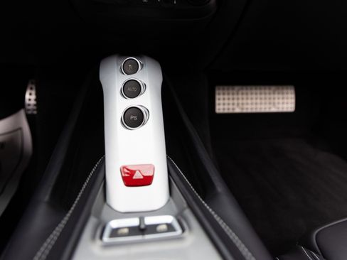 Used 2014 Ferrari F12 Berlinetta image 32