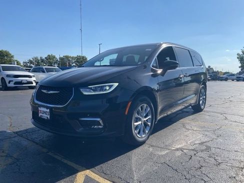 New 2026 Chrysler Pacifica Select image 14