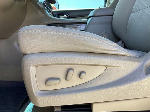 Used 2015 GMC Yukon SLE w/ Convenience Package image 10
