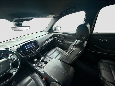 Used 2023 Chevrolet Traverse RS image 24