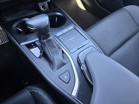 Used 2021 Lexus UX 200 w/ Premium Package image 17