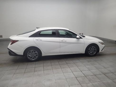 Used 2024 Hyundai Elantra SEL FWD image 10